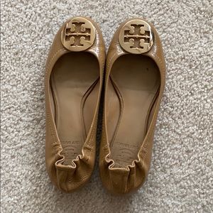 Patent tan Tory Burch flats with gold logo